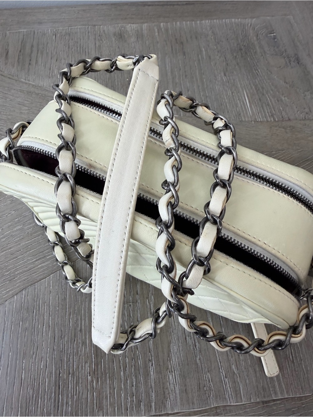 Chanel Cream Quilted Crossbody Bag with Chain Strap - Picture 3 of 16